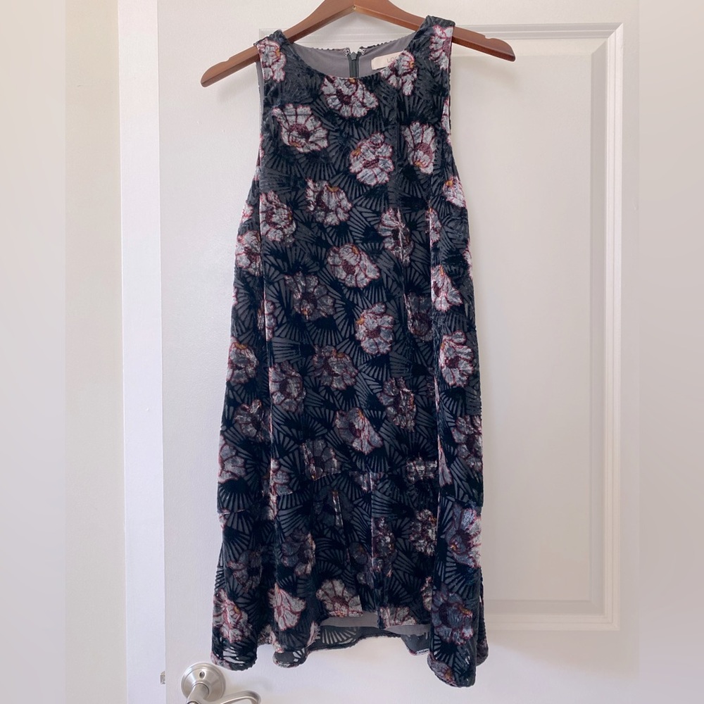 Women's Nwot velvet sleeveless dress by LOFT - size Small